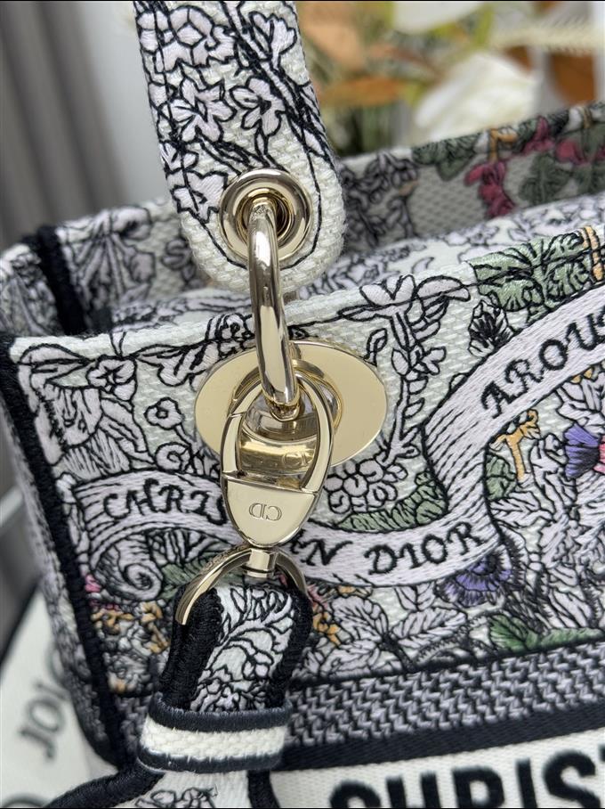 2025228Y650P205716451