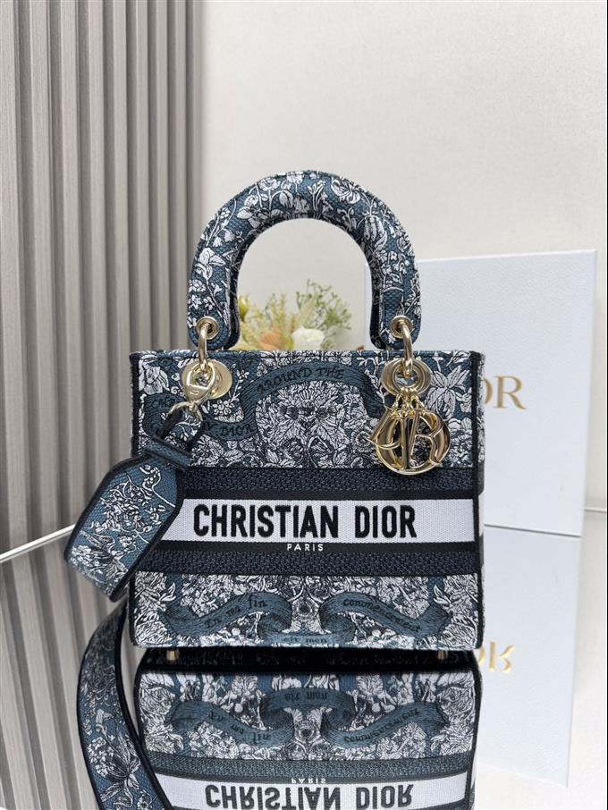 2025228Y650P205716702