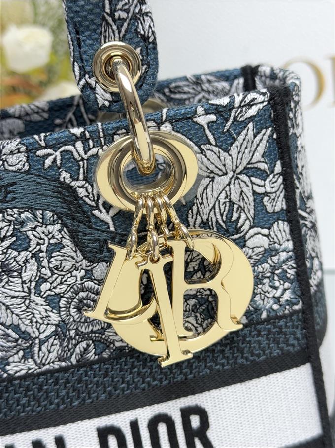 2025228Y650P205716718