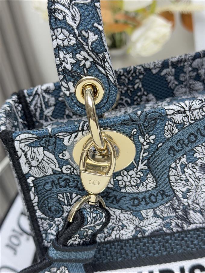 2025228Y650P205716733