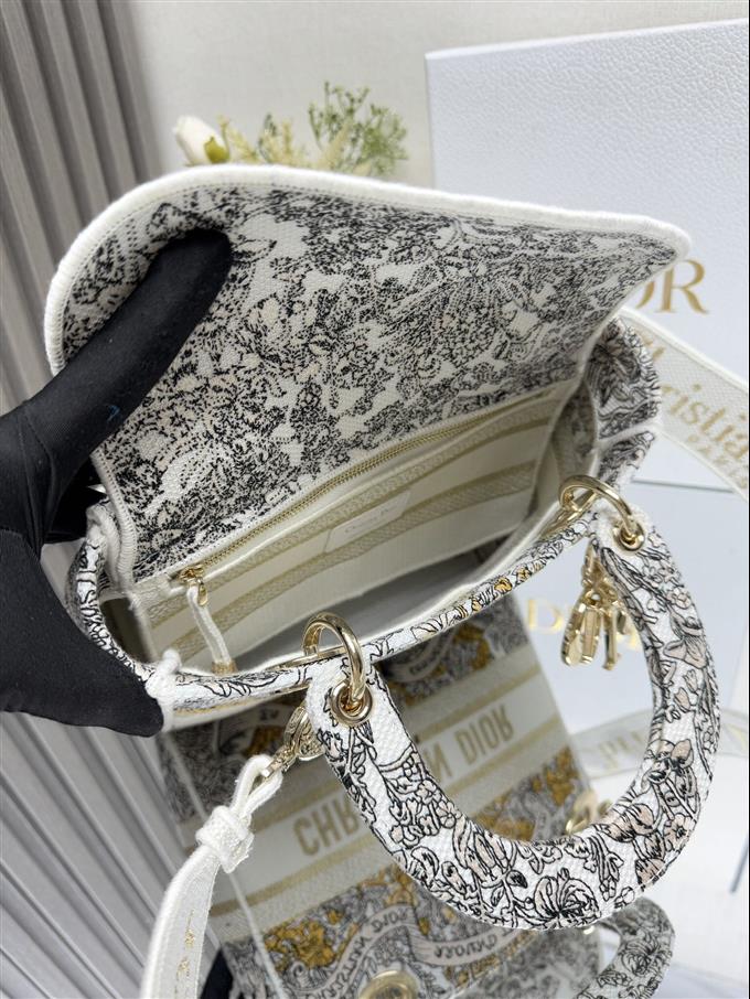 2025228Y650P205717111