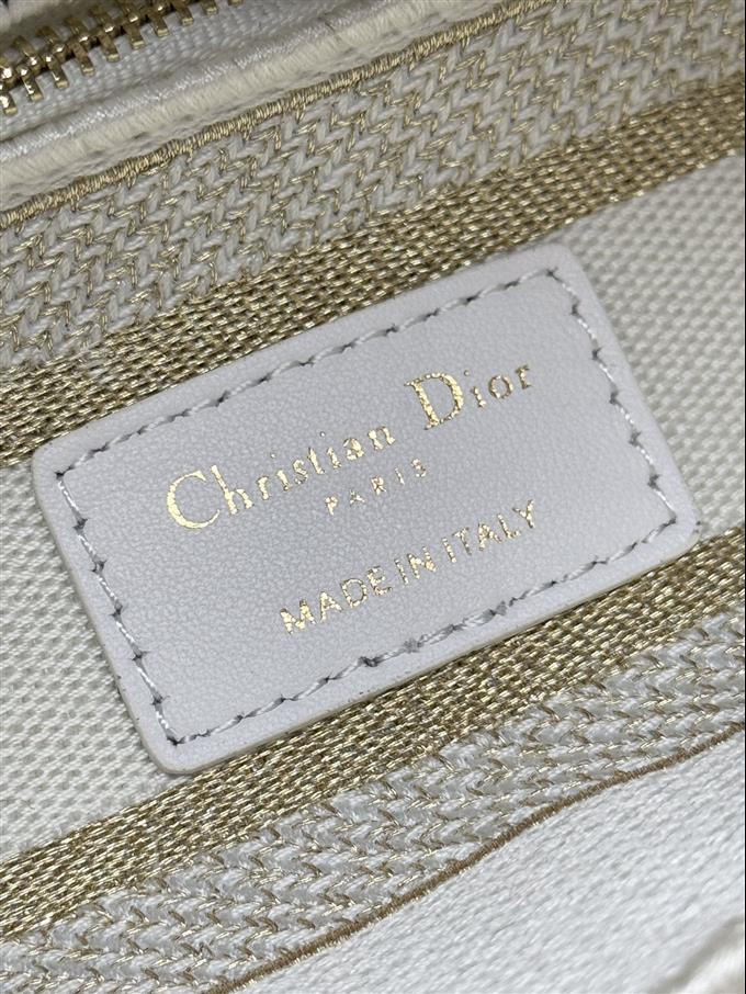 2025228Y650P205717237