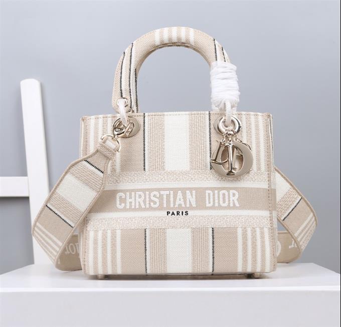 2025228Y650P205718103