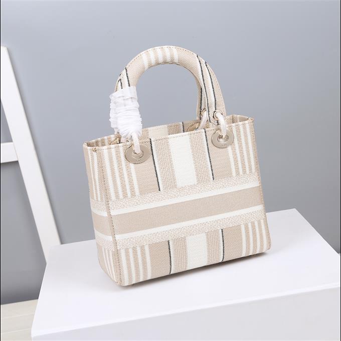 2025228Y650P205718150