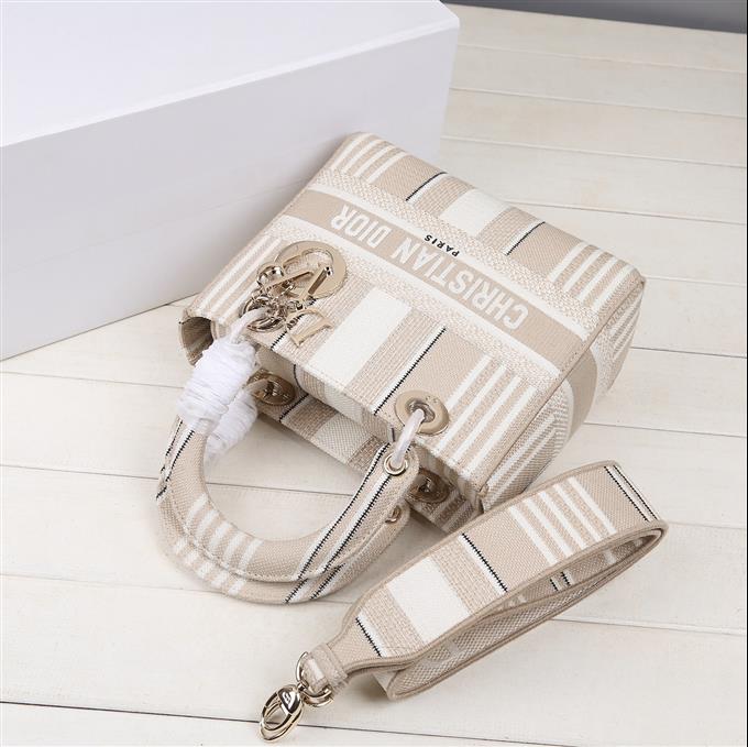 2025228Y650P205718182