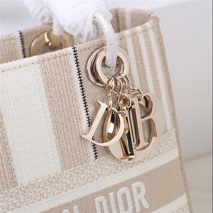 2025228Y650P205718197