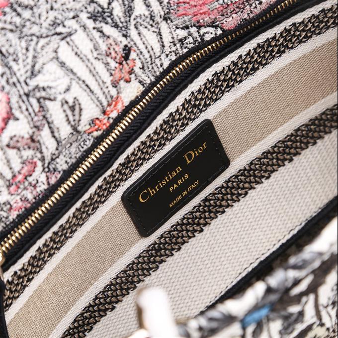 2025228Y650P205718355