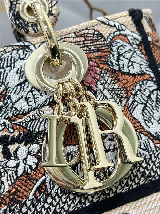 2025228Y650P205718467