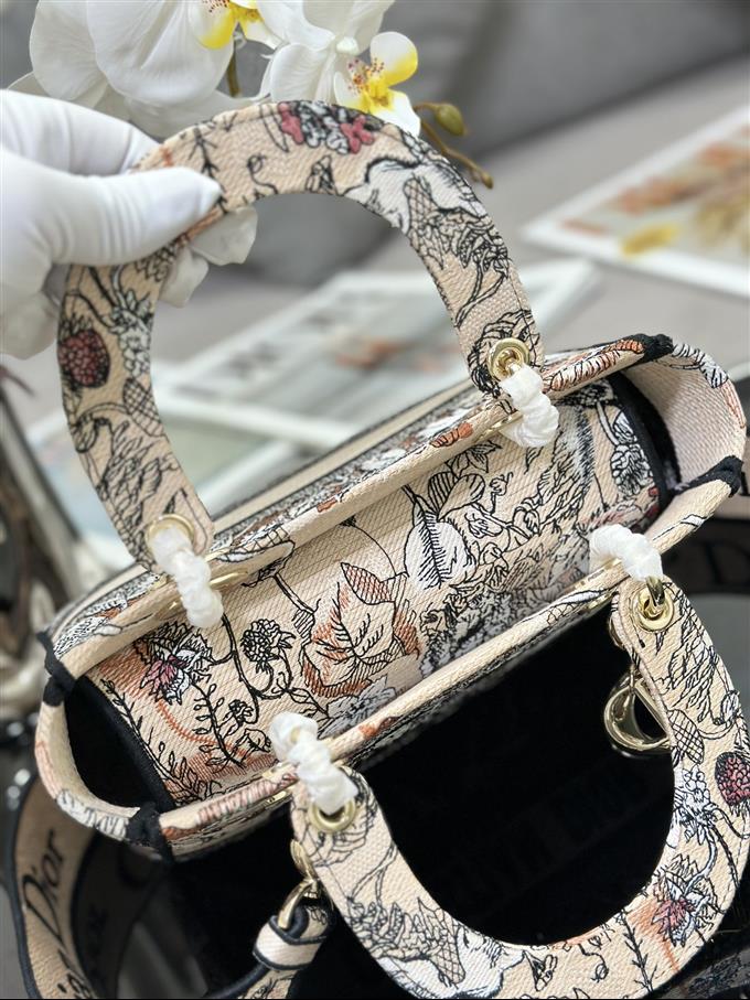 2025228Y650P205718482