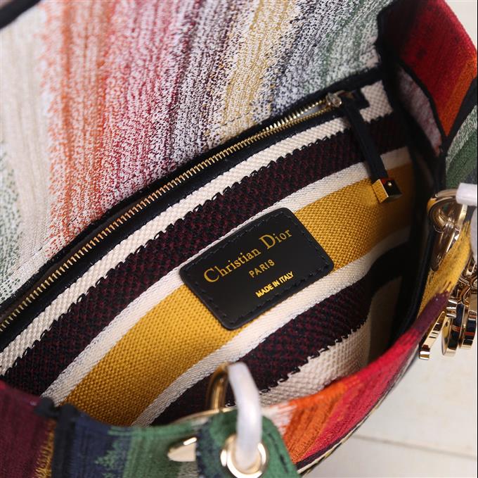 2025228Y650P20571871