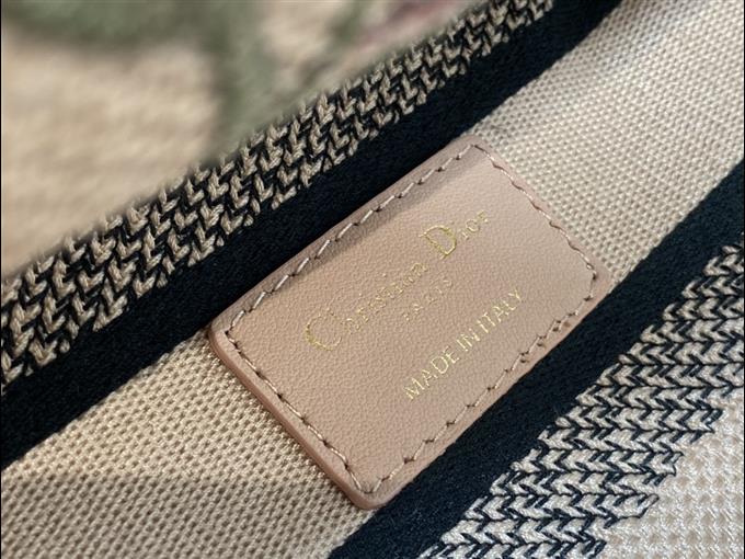 2025228Y650P205718795