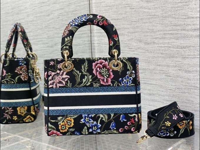 2025228Y650P20571913