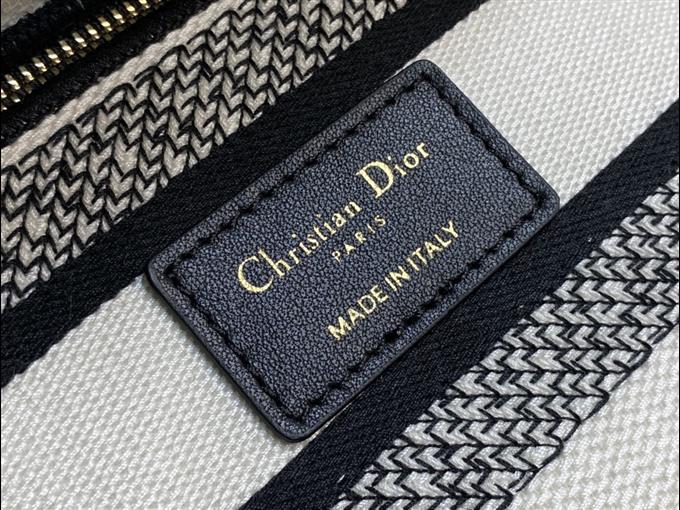 2025228Y650P205719495