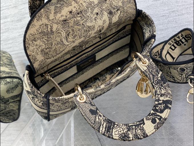 2025228Y650P20572040