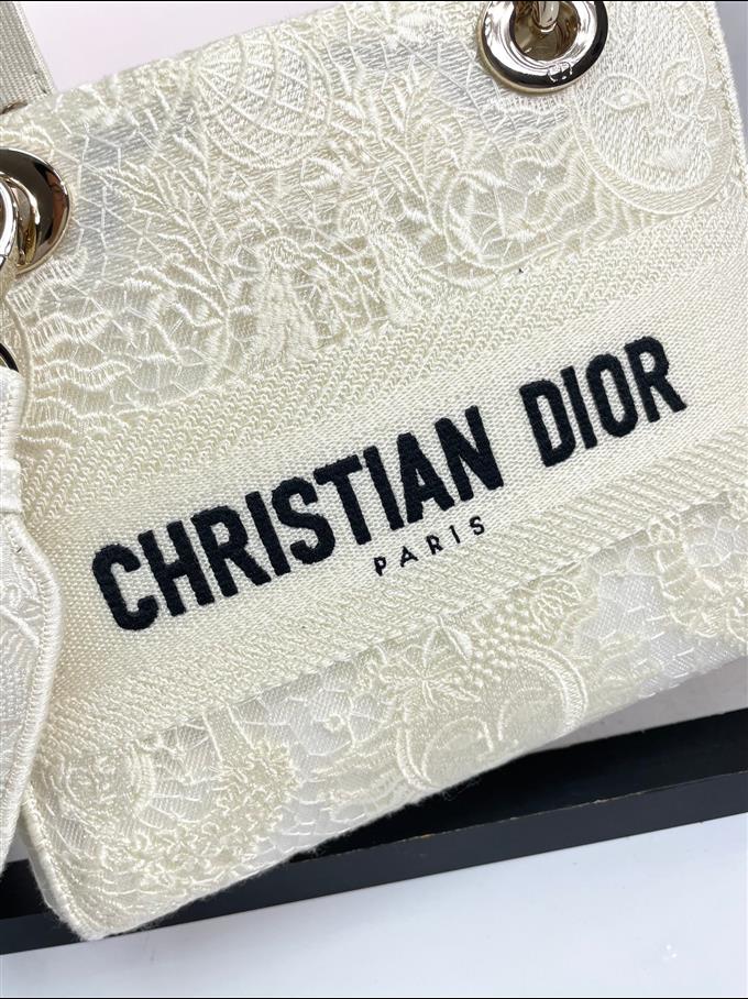 2025228Y650P211338400