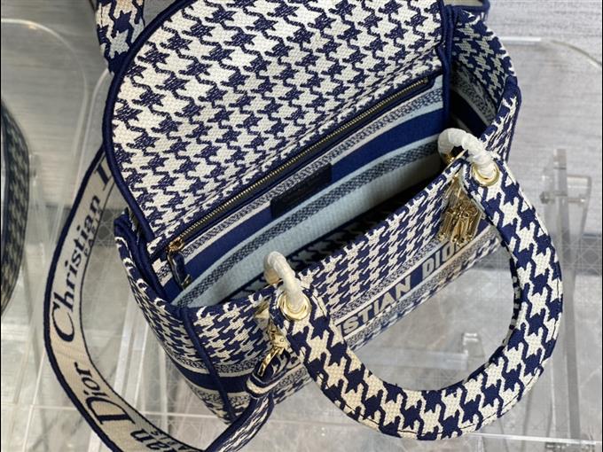 2025228Y650P221350455