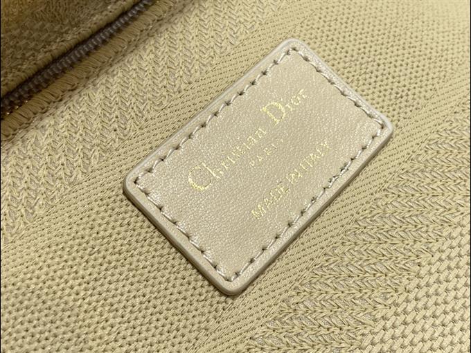 2025228Y650P221356702