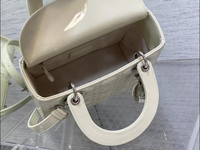 2025228Y700P205720748