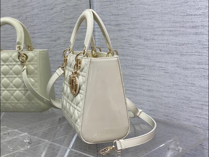 2025228Y700P205720827