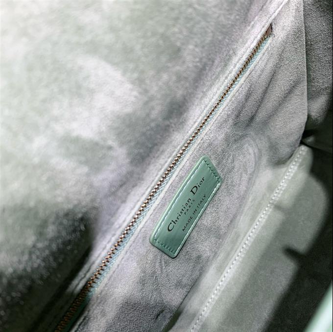 2025228Y700P205722230