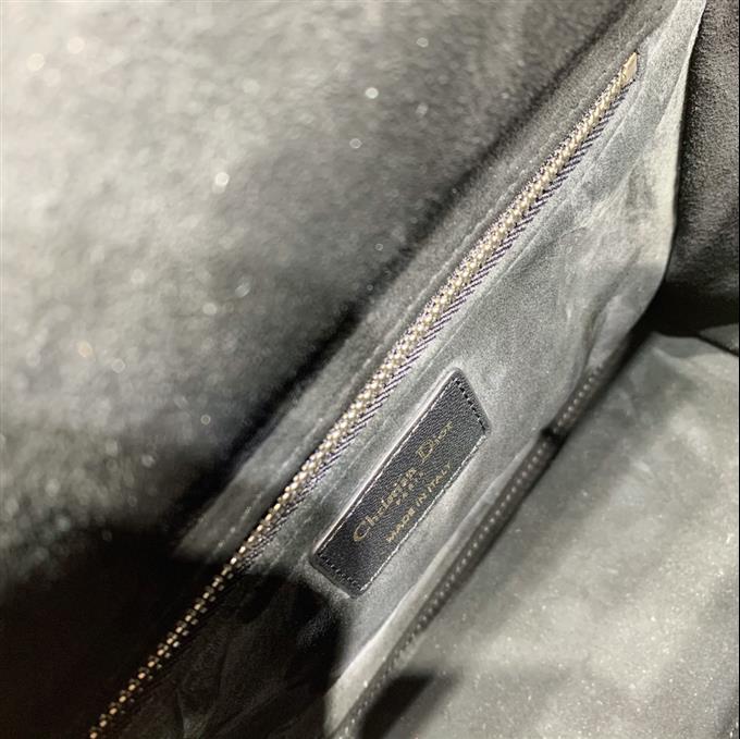 2025228Y700P205722324