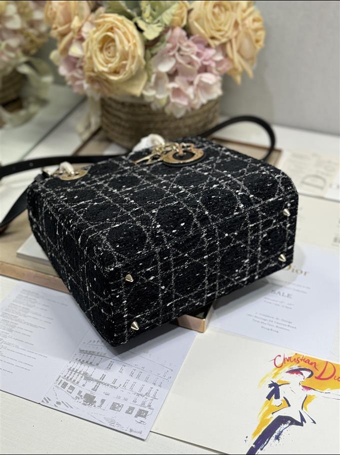 2025228Y700P205722606