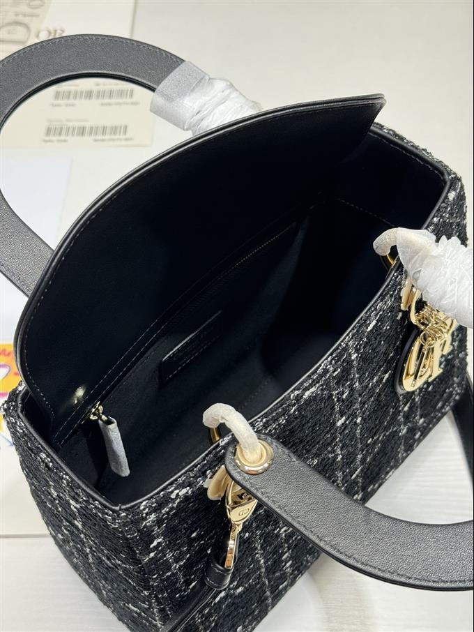 2025228Y700P205722622