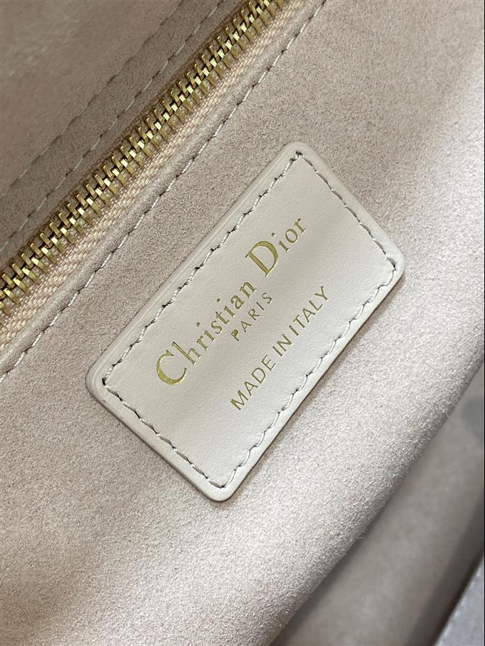 2025228Y700P205723605