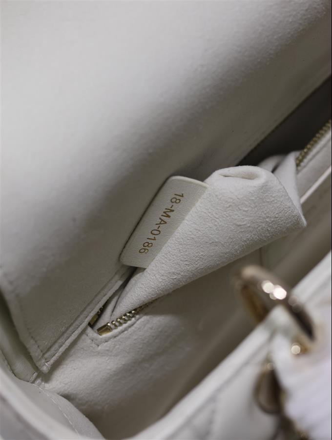 2025228Y700P211342380