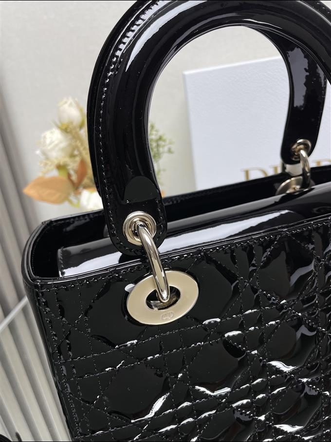 2025228Y700P211347672