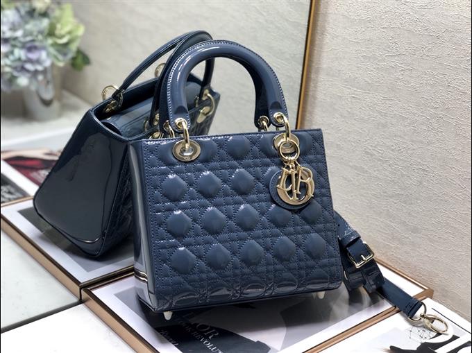 2025228Y700P211348186