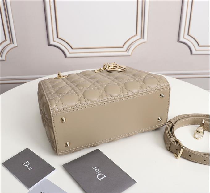 2025228Y700P211348694