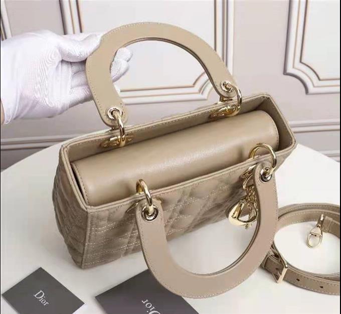 2025228Y700P211348710