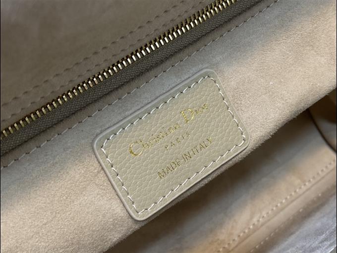 2025228Y700P211349400