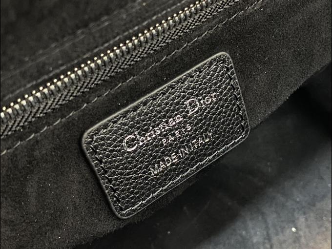 2025228Y700P211349697