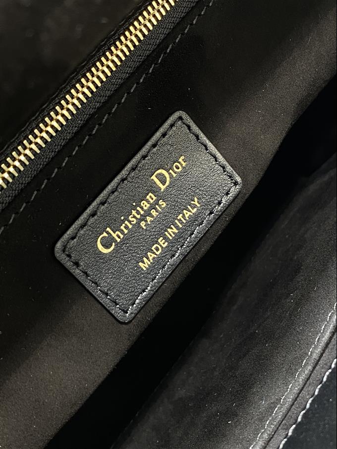 2025228Y700P211351181