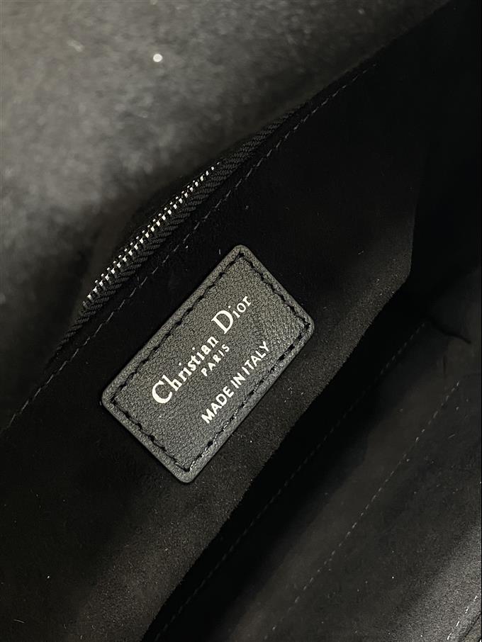 2025228Y700P21135139