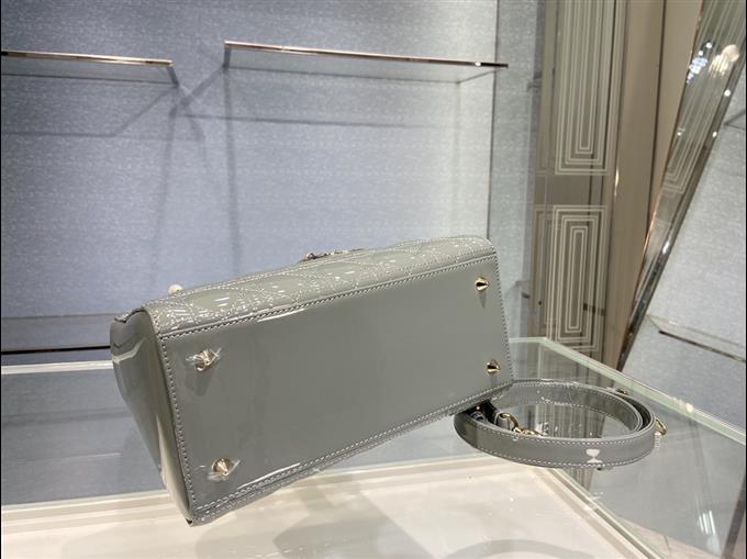 2025228Y700P211351870