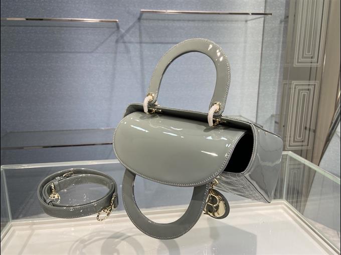 2025228Y700P211351886