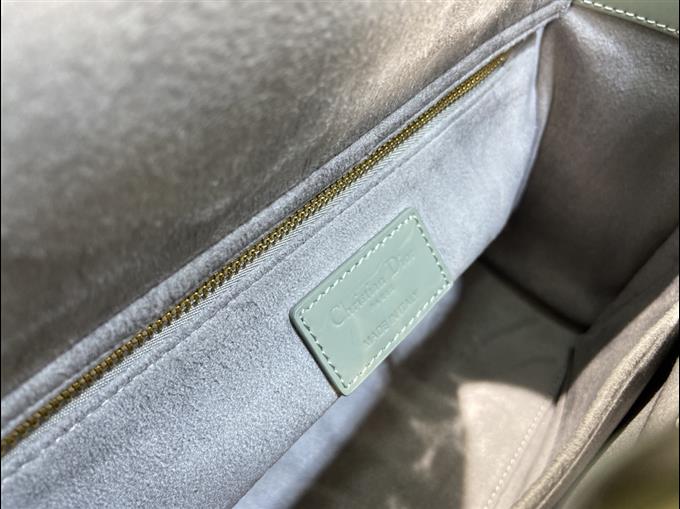 2025228Y700P211351902