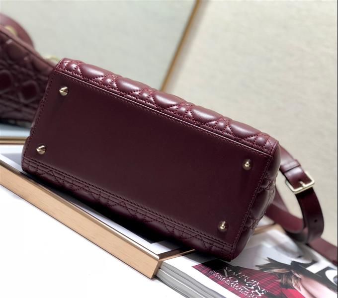 2025228Y700P211358496