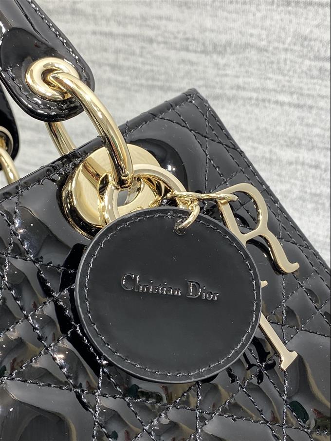 2025228Y700P212555625