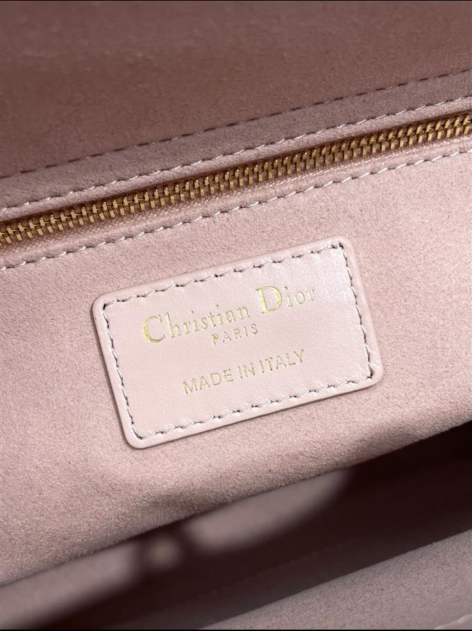 2025228Y700P212555846