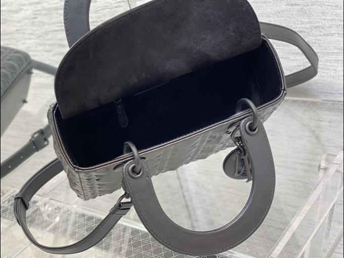 2025228Y700P221321522