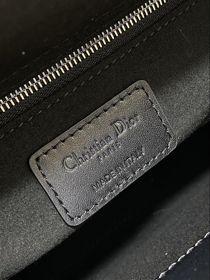 2025228Y700P221321681