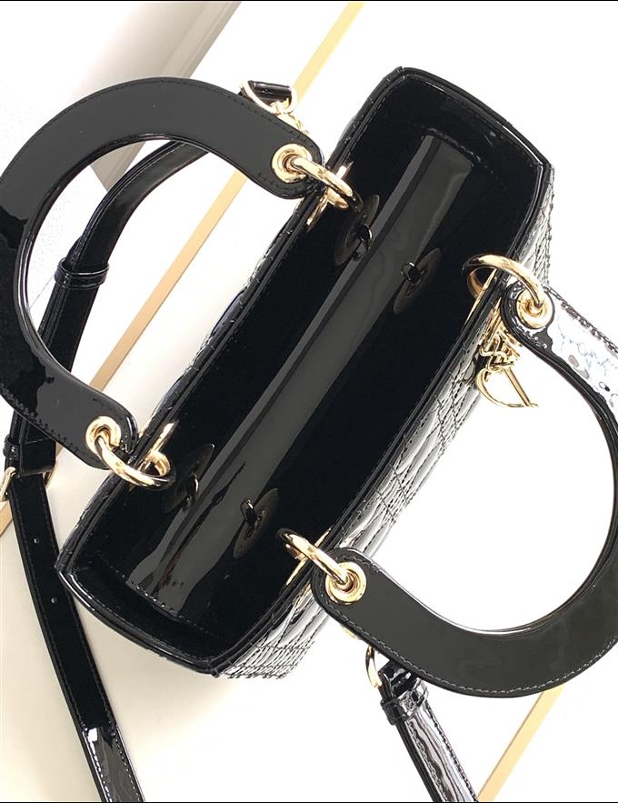 2025228Y700P22225555