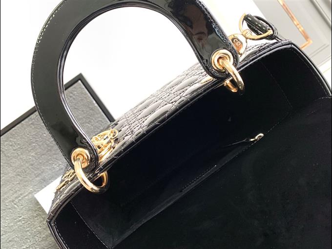 2025228Y700P22225571