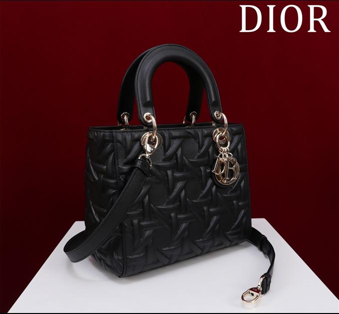 2025228Y750P205723636