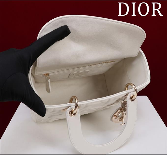 2025228Y750P205723969