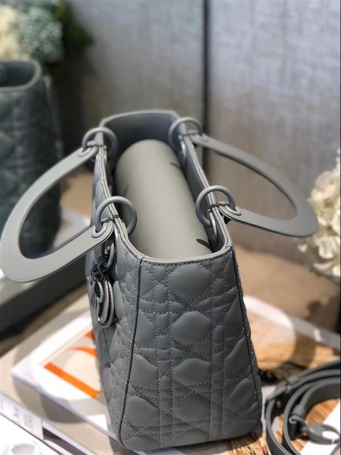 2025228Y750P211352577